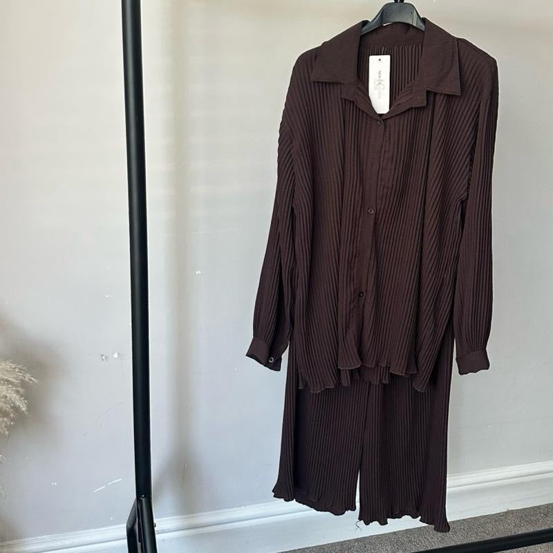 Pleated Buttoned Coord Set: Matching Top and Trousers for Comfortable Wear