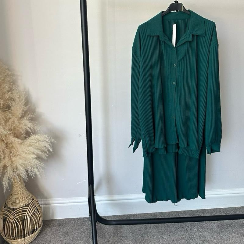 Pleated Buttoned Coord Set: Matching Top and Trousers for Comfortable Wear