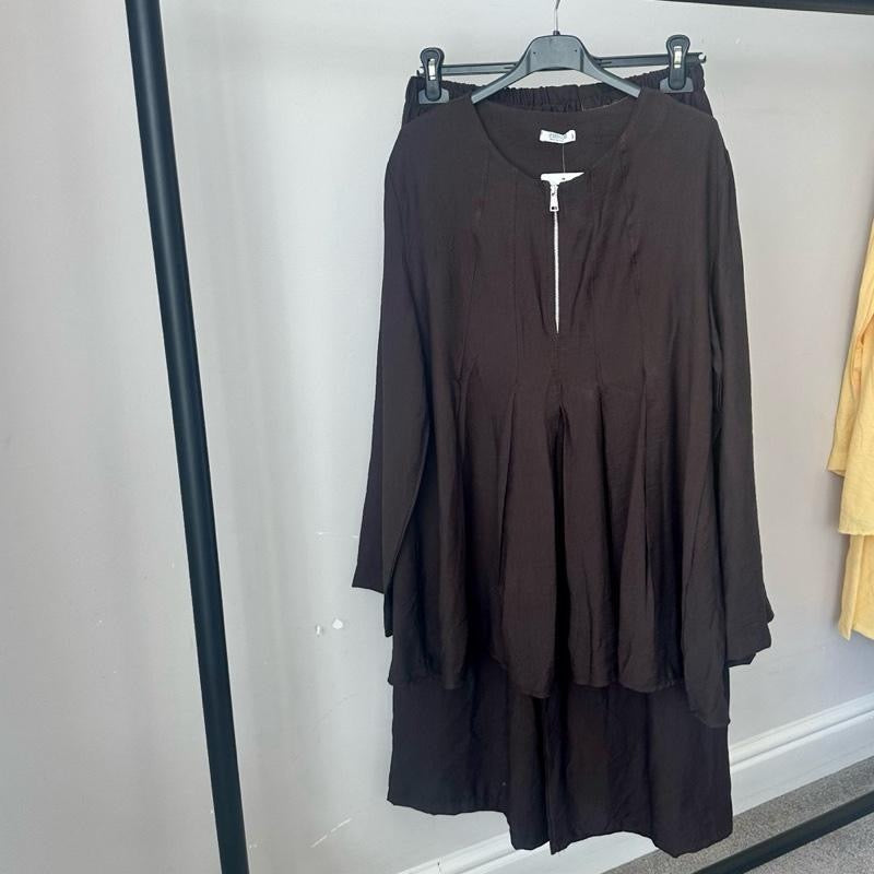 Airah Pleated Coord with Zipped Neckline