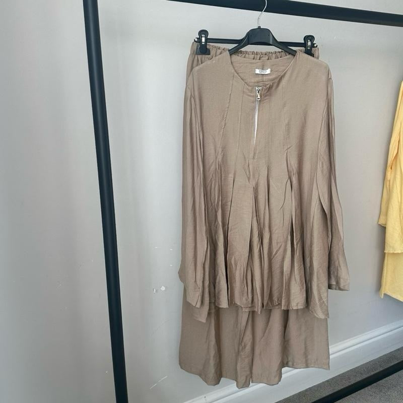 Airah Pleated Coord with Zipped Neckline
