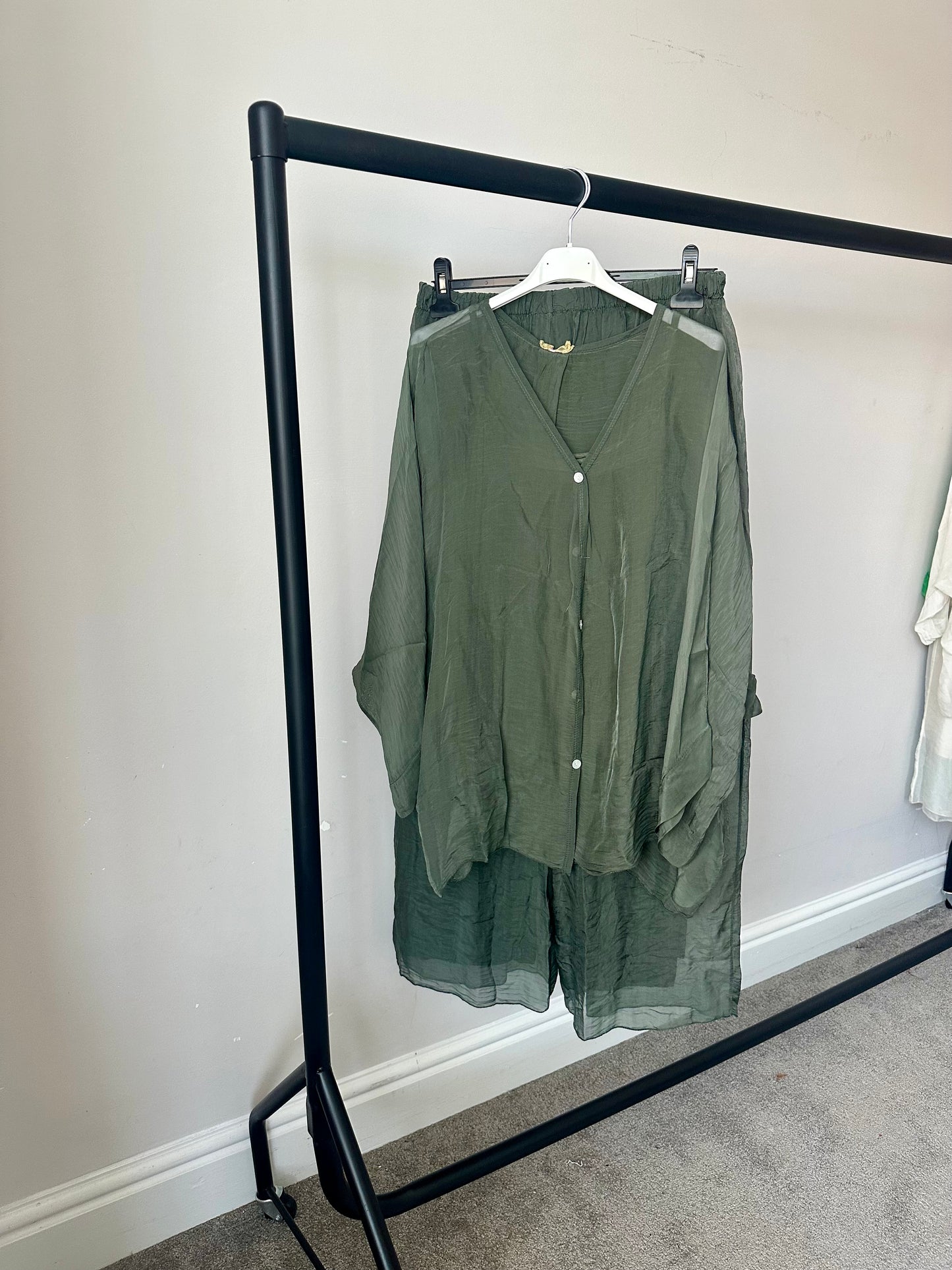 Plain Lightweight, Chiffon-Silk Feel, Summer Coords Button
