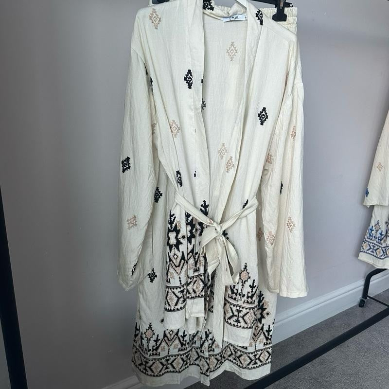 Abstract Embroidered  Open Front Kimono Coord