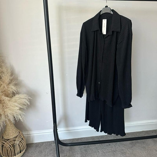 Pleated Buttoned Coord Set: Matching Top and Trousers for Comfortable Wear